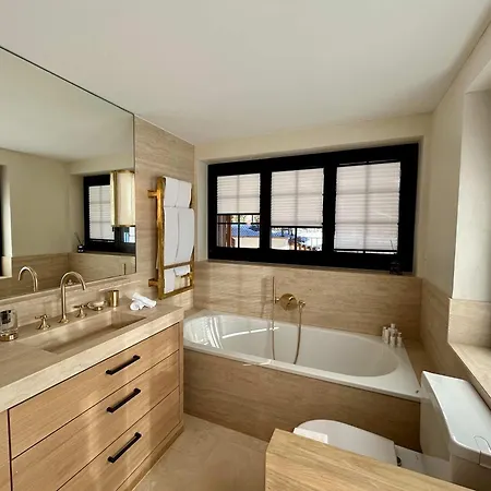 Cozy 3-bedroom In The Heart Of Βίλα