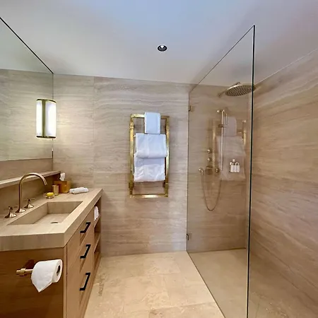 Βίλα Cozy 3-bedroom In The Heart Of