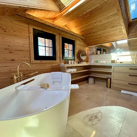 Cozy 3-bedroom In The Heart Of Βίλα