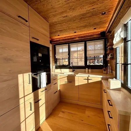 Cozy 3-bedroom In The Heart Of Γκστάαντ