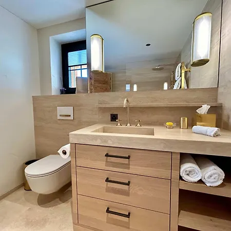 Вилла Cozy 3-bedroom In The Heart Of